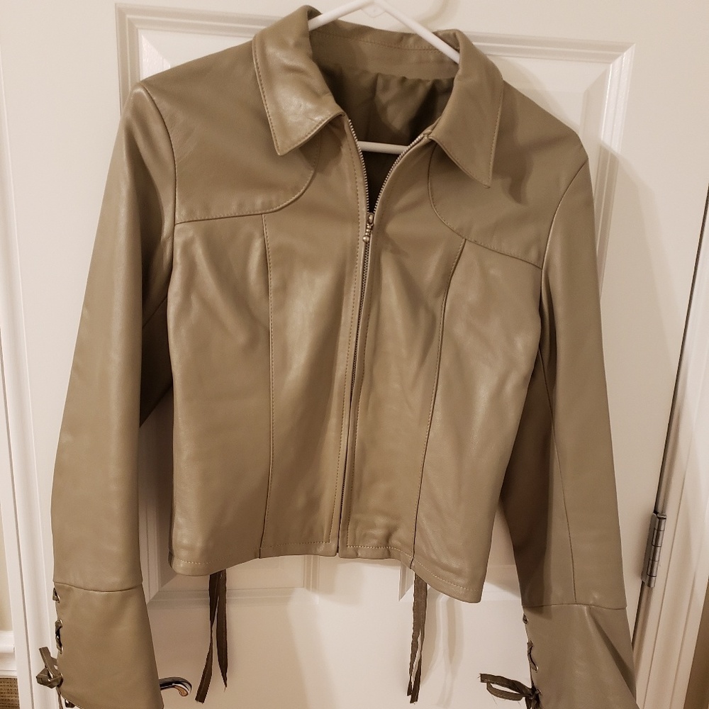 Cropped leather jacket